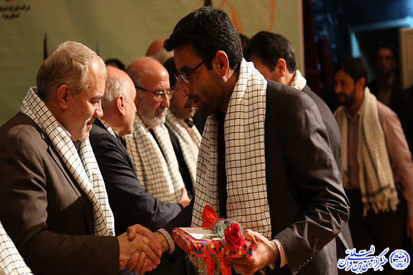 عکس: تجليل از خانواده شهداء و ايثارگران صنعت آب و برق یزد