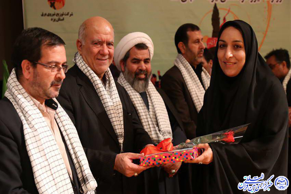 عکس: تجليل از خانواده شهداء و ايثارگران صنعت آب و برق یزد