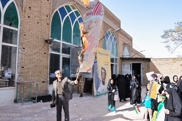 سیزدهم آبان نماد بارز شکسته شدن ابهت آمریکا در برابر همه ملت های آزادی