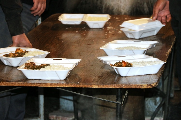 طبخ غذای نذری 3 هزار نفری در سلماس + تصاویر