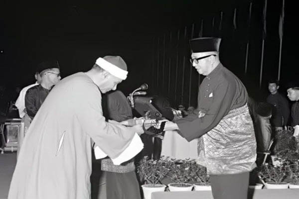 تصاويری از مصطفی اسماعیل در کشور مالزی تصاويری از مصطفی اسماعیل در کشور مالزی