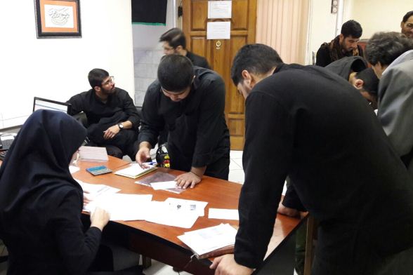 استقبال دانشجویان از وام جهاد دانشگاهی برای سفر به پیاده‌روی اربعین