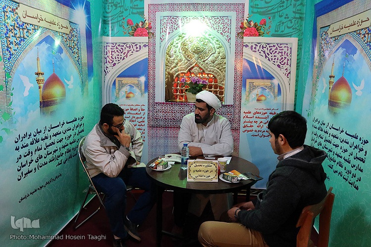 از سرمای هوا تا استقبال خوب مردم پایتخت کتاب ایران از «نمایشگاه کتاب ناشران ایران»