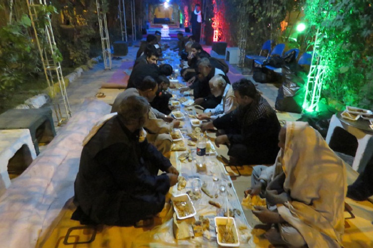 اطعام روزانه 2 هزار زائر پاکستانی در زائرسرای امام رضا(ع) زاهدان