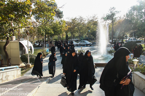 پانزدهمین آزمون سراسری قرآن و عترت در روز پنج شنبه ساعت 8:30 در دانشکده ادبیات دانشگاه اصفهان برگزار شد رییس ارشاد و جمعی از مسئولین از این آزمون بازدید به عمل آوردند.