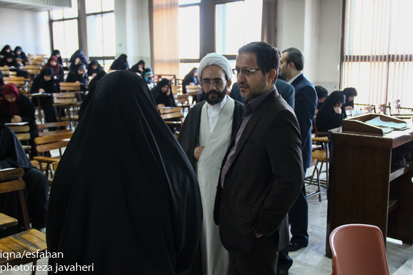 پانزدهمین آزمون سراسری قرآن و عترت در روز پنج شنبه ساعت 8:30 در دانشکده ادبیات دانشگاه اصفهان برگزار شد رییس ارشاد و جمعی از مسئولین از این آزمون بازدید به عمل آوردند.
