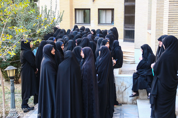 پانزدهمین آزمون سراسری قرآن و عترت در روز پنج شنبه ساعت 8:30 در دانشکده ادبیات دانشگاه اصفهان برگزار شد رییس ارشاد و جمعی از مسئولین از این آزمون بازدید به عمل آوردند.