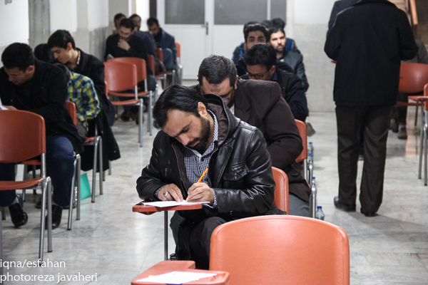 پانزدهمین آزمون سراسری قرآن و عترت در روز پنج شنبه ساعت 8:30 در دانشکده ادبیات دانشگاه اصفهان برگزار شد رییس ارشاد و جمعی از مسئولین از این آزمون بازدید به عمل آوردند.