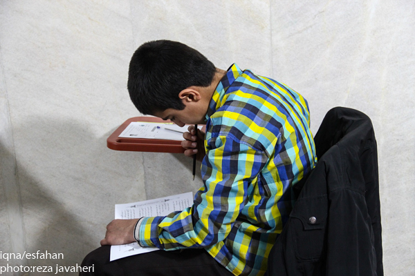 پانزدهمین آزمون سراسری قرآن و عترت در روز پنج شنبه ساعت 8:30 در دانشکده ادبیات دانشگاه اصفهان برگزار شد رییس ارشاد و جمعی از مسئولین از این آزمون بازدید به عمل آوردند.