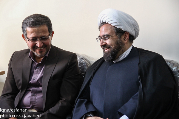 پانزدهمین آزمون سراسری قرآن و عترت در روز پنج شنبه ساعت 8:30 در دانشکده ادبیات دانشگاه اصفهان برگزار شد رییس ارشاد و جمعی از مسئولین از این آزمون بازدید به عمل آوردند.