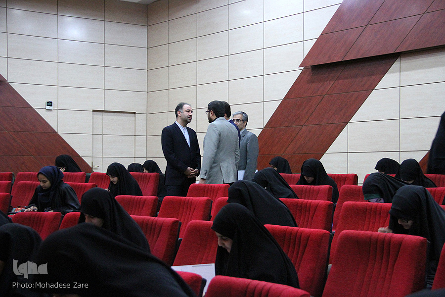 حضور همه اقشار در پانزدهمین آزمون سراسری قرآن و عترت در مشهد