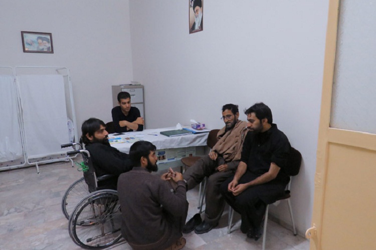 ارائه خدمات پزشکی به زائران پاکستانی در زائرسرای امام رضا(ع) + تصاویر