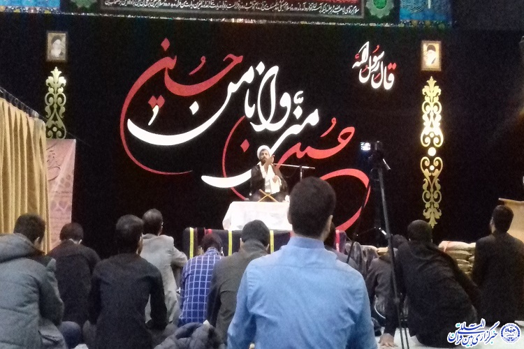 «جداناپذیری از قرآن» پیام امام حسین(ع) بود/ یوسفِ قرآن را به جوانان نشان دهیم