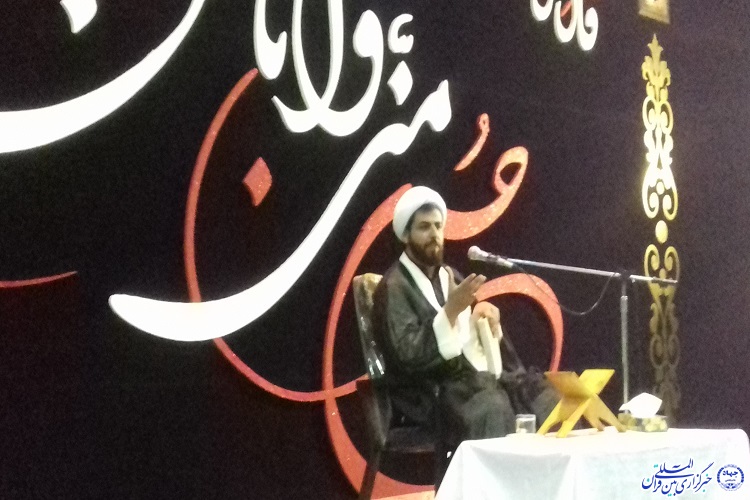 «جداناپذیری از قرآن» پیام امام حسین(ع) بود/ یوسفِ قرآن را به جوانان نشان دهیم