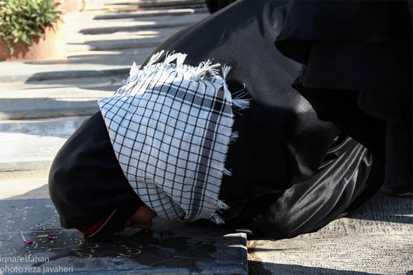 اقامه ی نماز وحدت در گلستان شهدای اصفهان