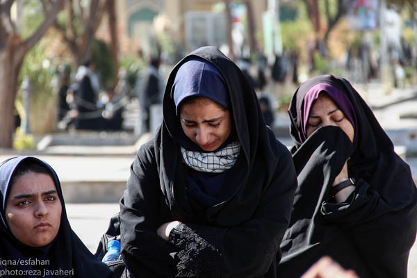 اقامه ی نماز وحدت در گلستان شهدای اصفهان