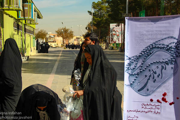 اقامه ی نماز وحدت در گلستان شهدای اصفهان
