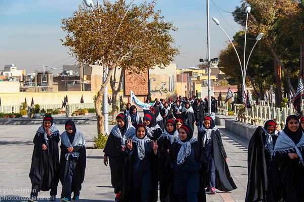 اقامه ی نماز وحدت در گلستان شهدای اصفهان