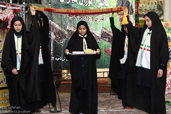 اقامه ی نماز وحدت در گلستان شهدای اصفهان