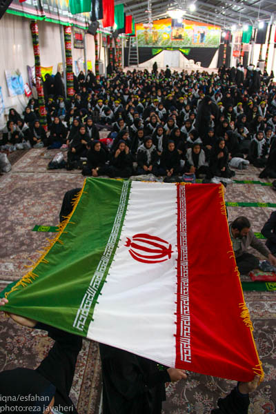 اقامه ی نماز وحدت در گلستان شهدای اصفهان