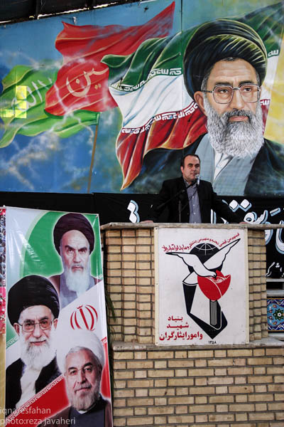 اقامه ی نماز وحدت در گلستان شهدای اصفهان