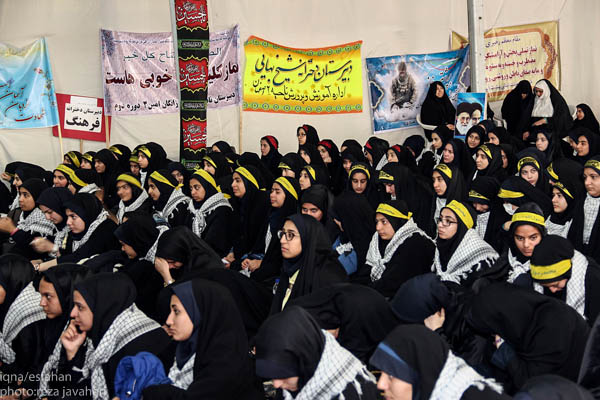 اقامه ی نماز وحدت در گلستان شهدای اصفهان