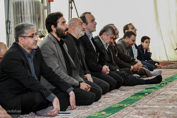 اقامه ی نماز وحدت در گلستان شهدای اصفهان