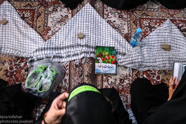 اقامه ی نماز وحدت در گلستان شهدای اصفهان