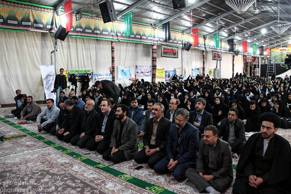 اقامه ی نماز وحدت در گلستان شهدای اصفهان
