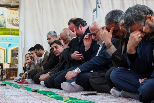 اقامه ی نماز وحدت در گلستان شهدای اصفهان