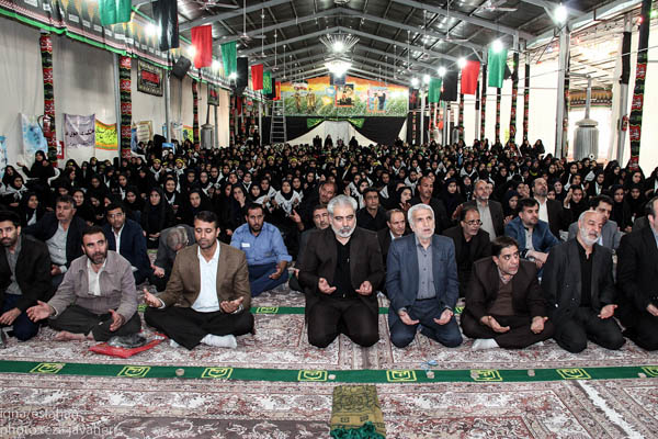 اقامه ی نماز وحدت در گلستان شهدای اصفهان