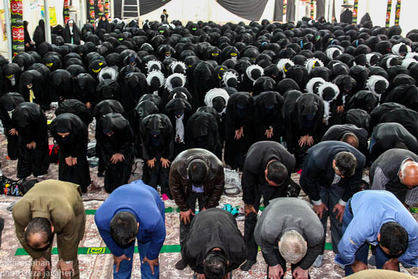 اقامه ی نماز وحدت در گلستان شهدای اصفهان
