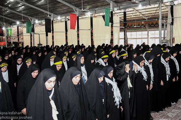 اقامه ی نماز وحدت در گلستان شهدای اصفهان
