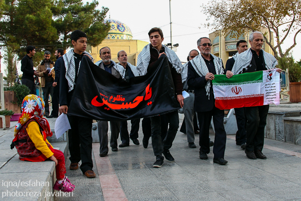 هم خوانی قرآن در قطعه ی شهدا