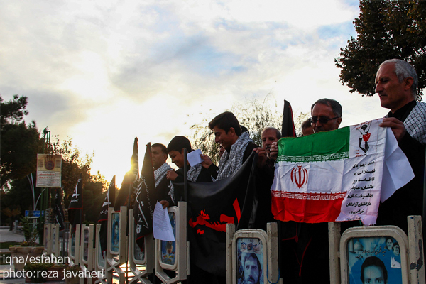 هم خوانی قرآن در قطعه ی شهدا