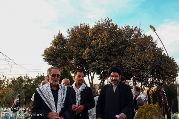 هم خوانی قرآن در قطعه ی شهدا