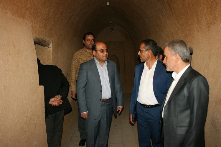 رئیس سازمان دامپزشکی کشور ازبیت تاریخی امام راحل در خمین بازدید کرد