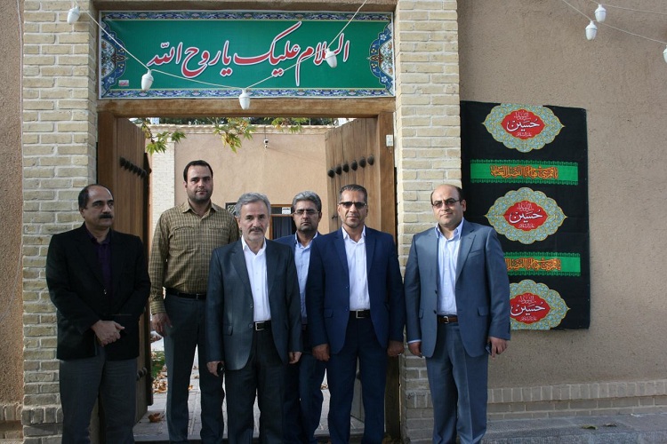 رئیس سازمان دامپزشکی کشور ازبیت تاریخی امام راحل در خمین بازدید کرد