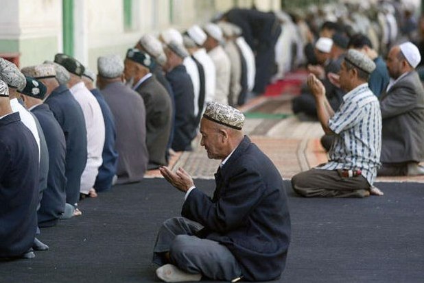 ضرب و شتم استاد قرآن در چین / در حال تکمیل