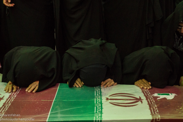 مسافران کربلا می آیند