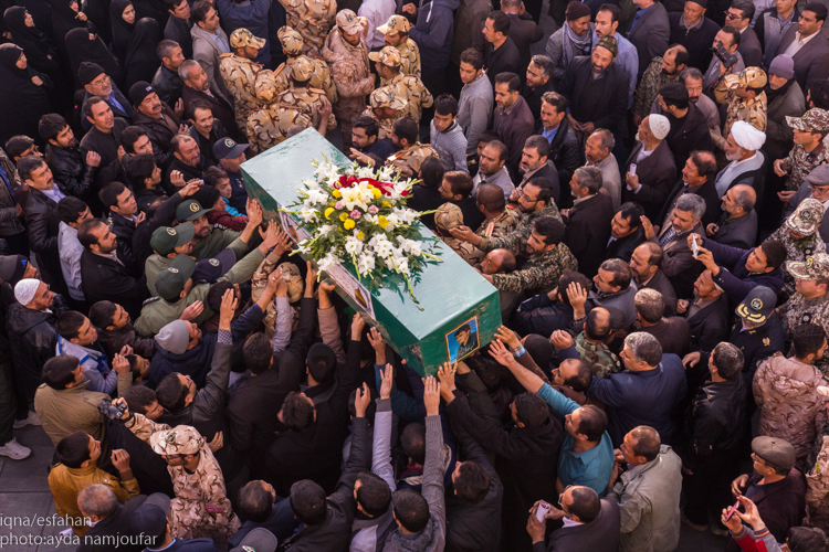 مسافران کربلا می آیند