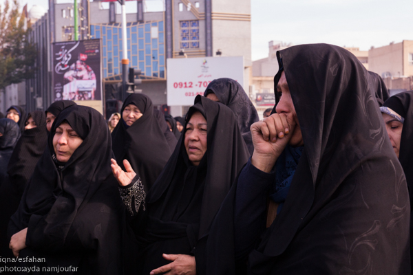 مسافران کربلا می آیند