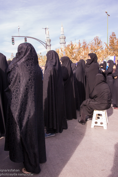 مسافران کربلا می آیند