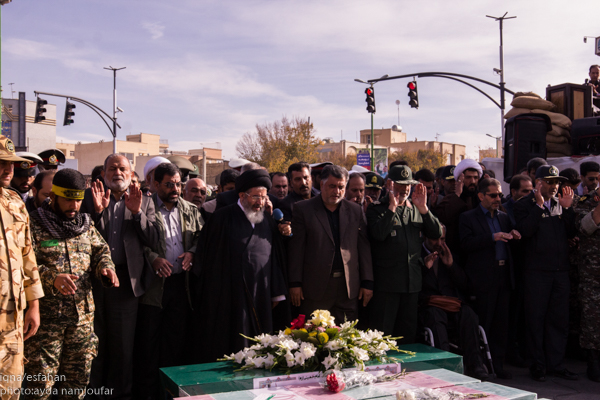 مسافران کربلا می آیند