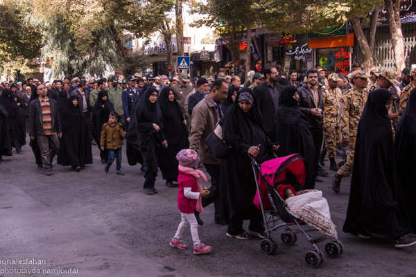 مسافران کربلا می آیند