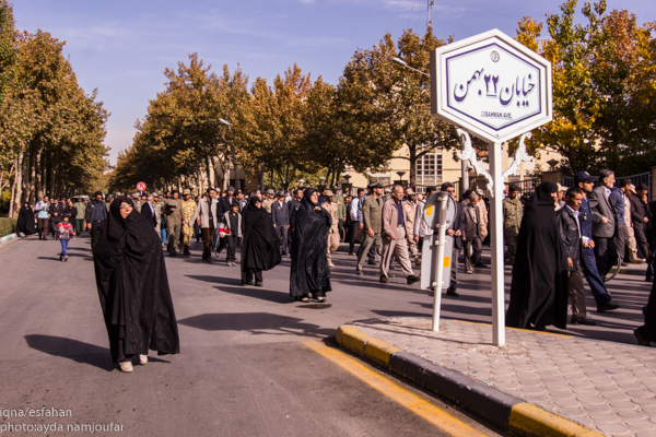 مسافران کربلا می آیند