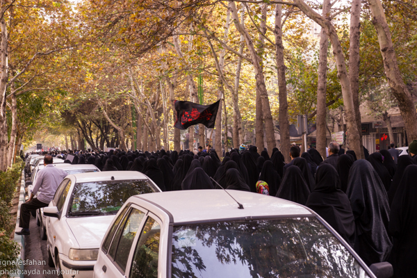 مسافران کربلا می آیند