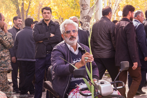مسافران کربلا می آیند