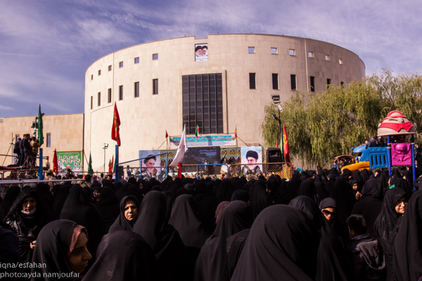 مسافران کربلا می آیند