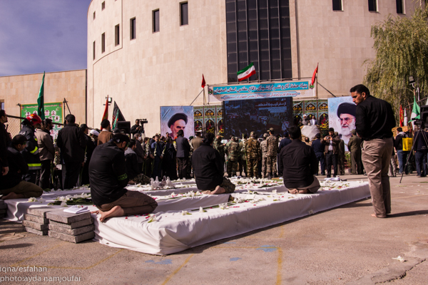 مسافران کربلا می آیند